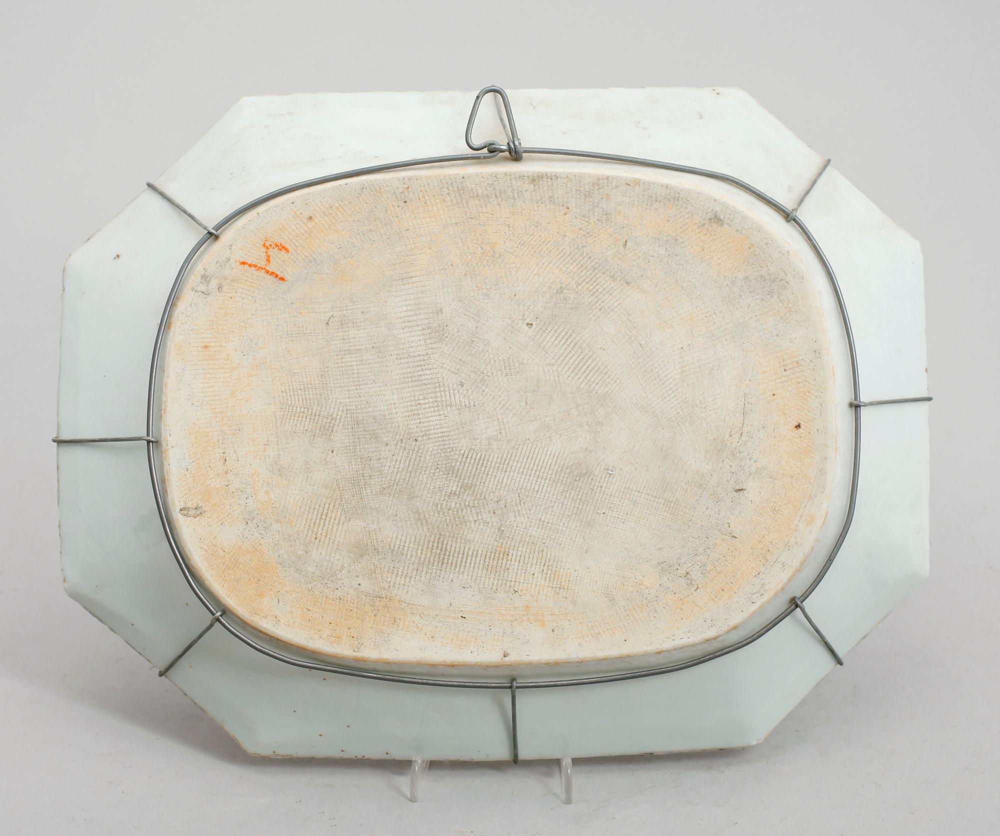 STEKFAT, porslin, Kina, Qianlong 1736-1795.