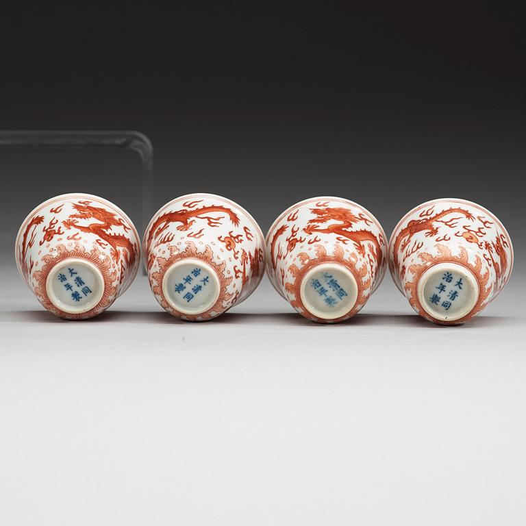 KOPPAR, sju stycken, porslin. Qing dynastin, fyra med Tongzhis sex karaktärers märke (1862-1874),