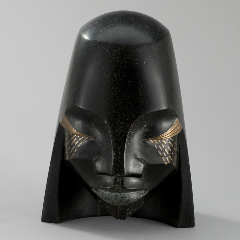 OKÄND KONSTNÄR, skulptur, bowenit, mässing, monogramsignering, 1980-tal.