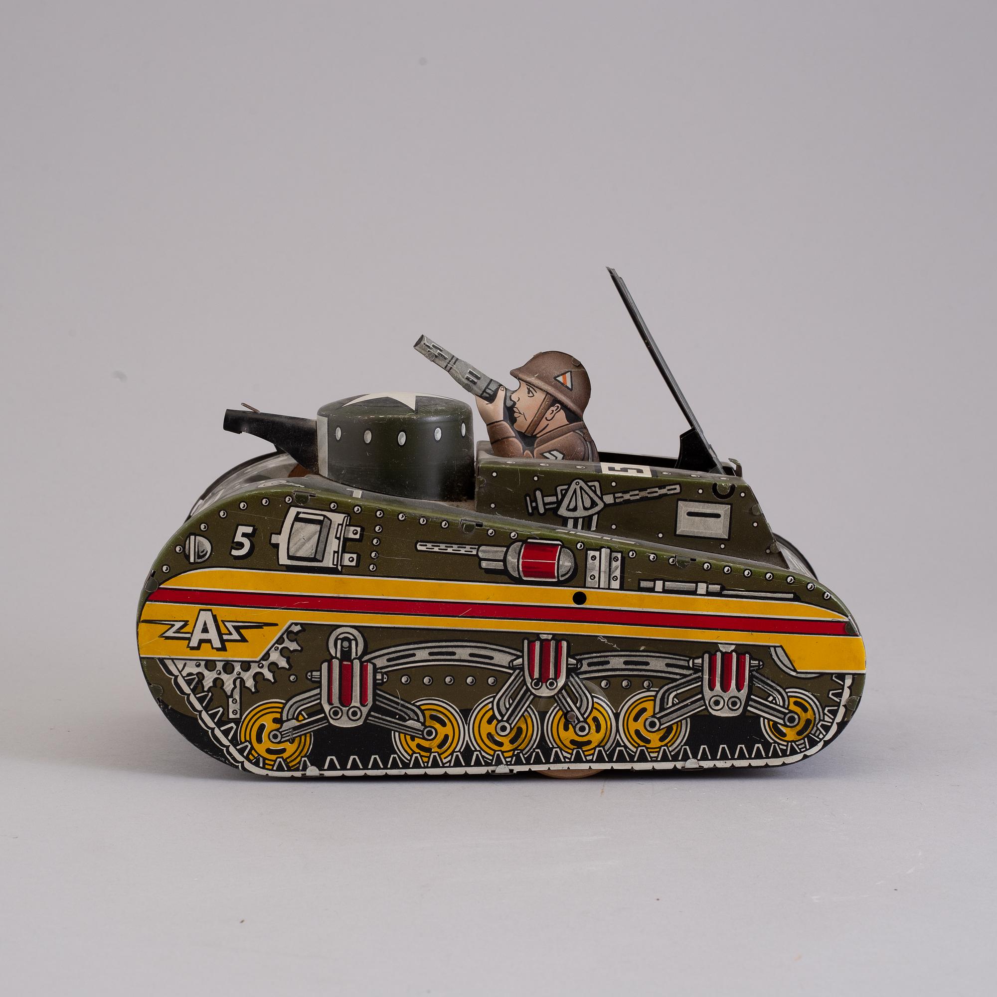 A mid 20th century toy tank, Mar Toys, USA.
