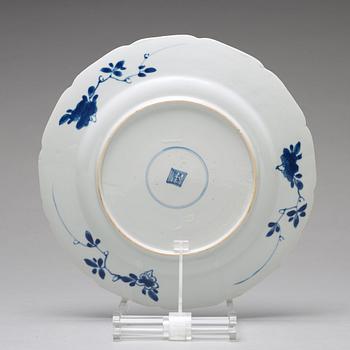 A set of six blue and white dishes, Qing dynasty, Kangxi (1662-1722).