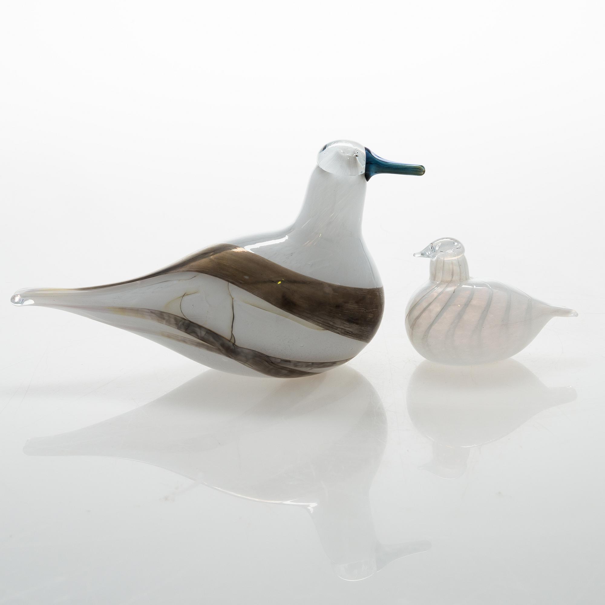 OIVA TOIKKA, Two glass birds, incl Annual bird 2006, both signed O. Toikka, Nuutajärvi.