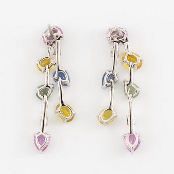 Earrings in 18K white gold set with drop-cut and oval-cut sapphires of various colours and brilliant-cut diamonds.