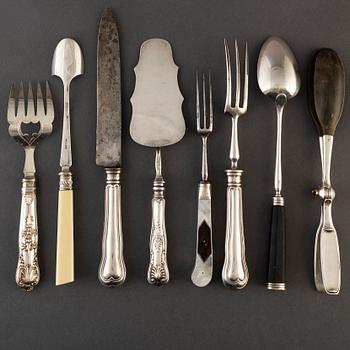 8 pieces of silver and silver plated serving cutlery, 19th and 20th century.