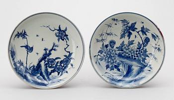 SKÅLAR PÅ FOT, ett par, porslin, Kina, 1900-talets slut.