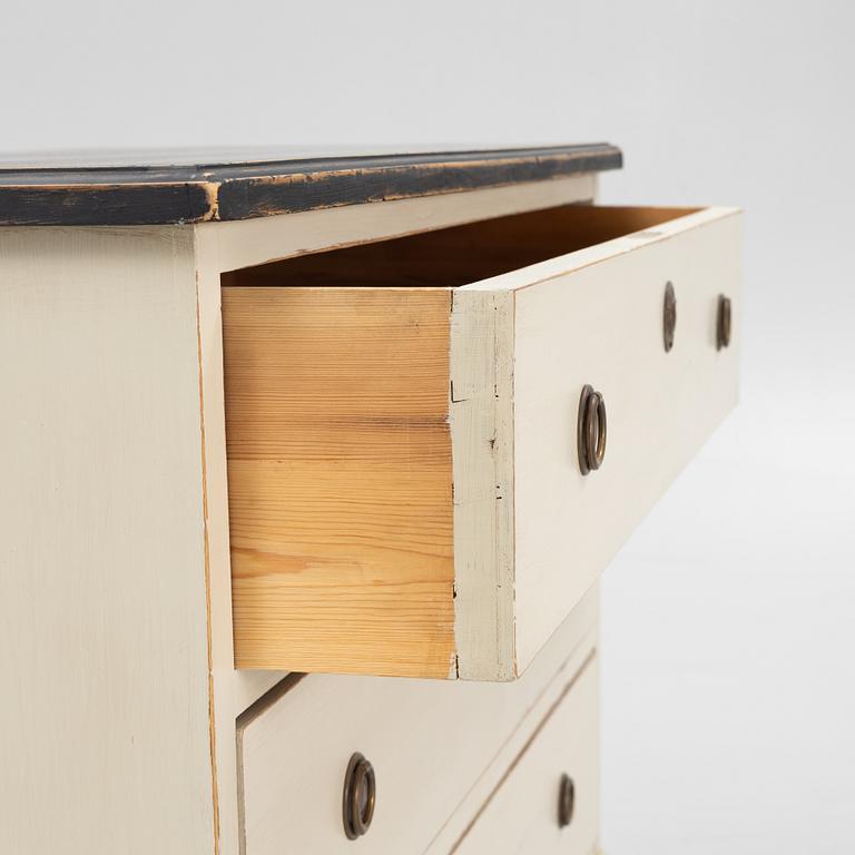 Chest of drawers, early 20th Century.