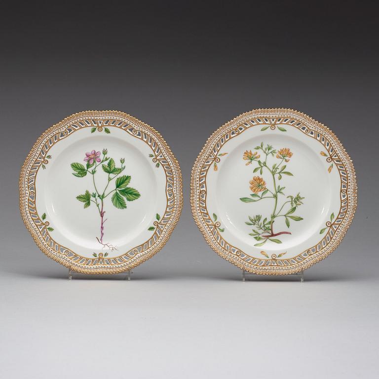 TALLRIKAR, sex stycken samt FAT, porslin. "Flora Danica", Kungl. Dansk, 1900-tal.
