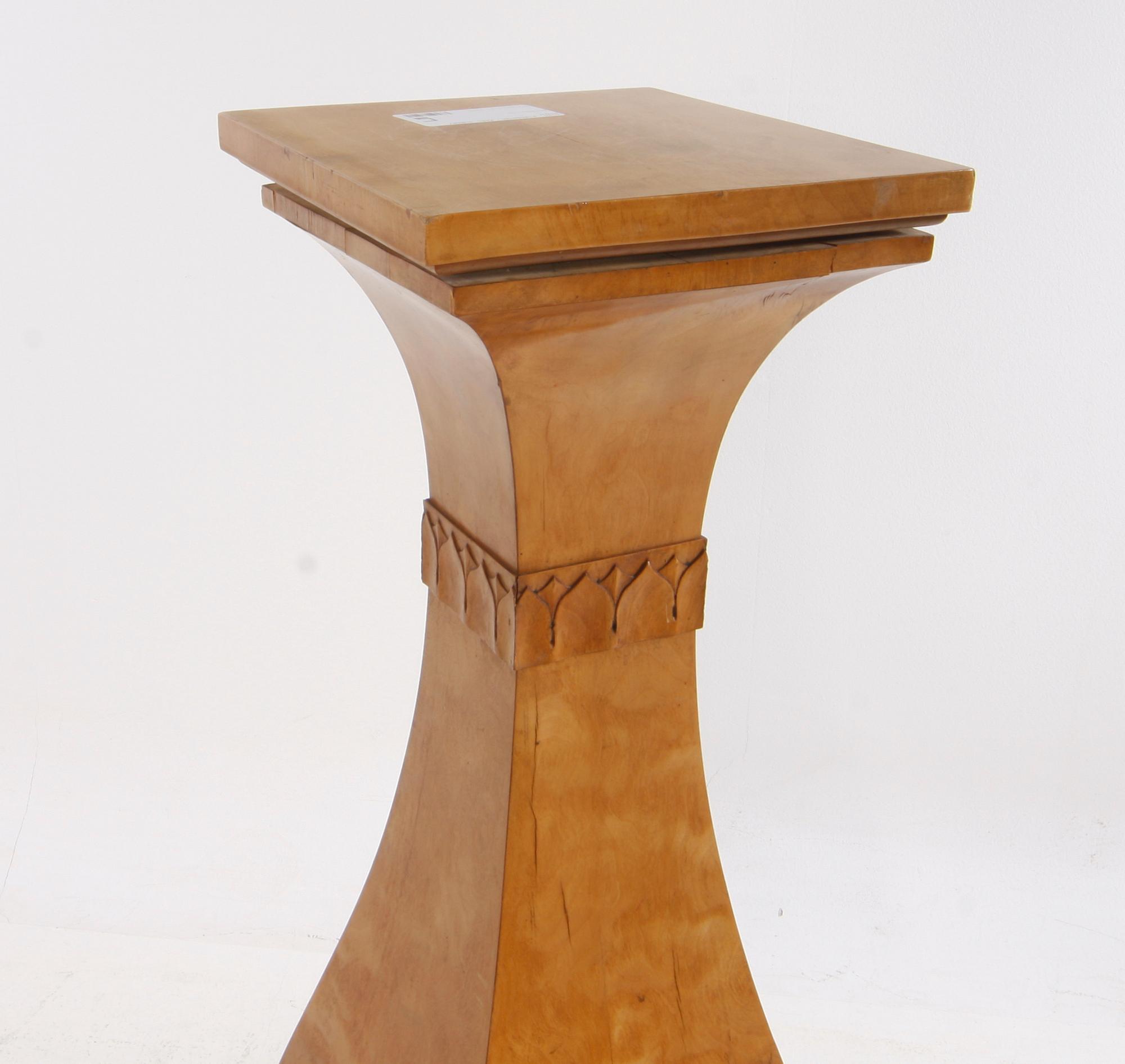 PIEDESTAL. 1800-tal.