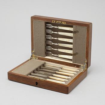 Twelve 20th century fruit flatware, Sheffield, England.