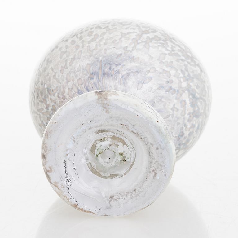 OIVA TOIKKA, a glass sculpture signed O. Toikka Nuutajärvi.