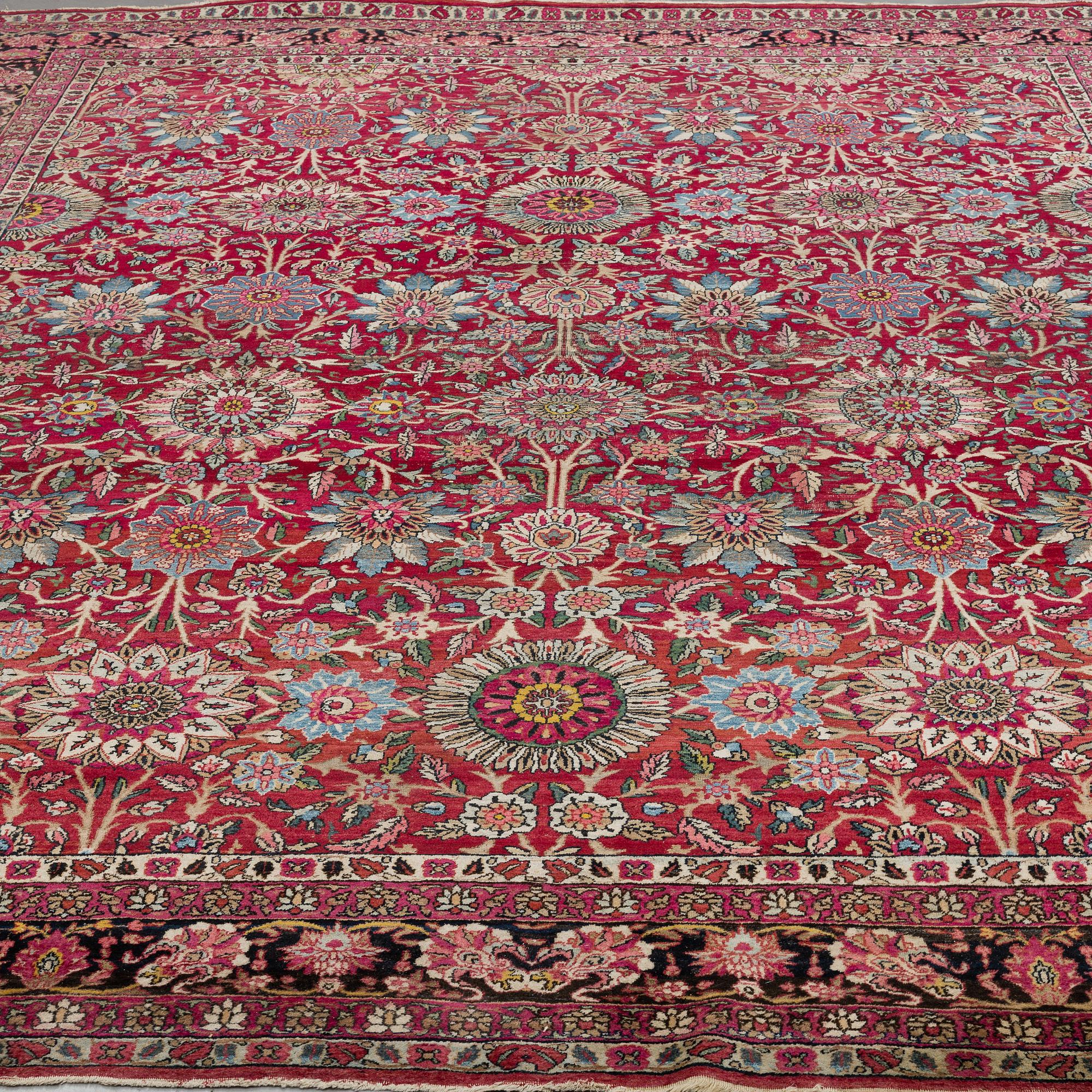 MATTO, a semi-antique Kerman Laver, ca 408,5 x 310 cm.