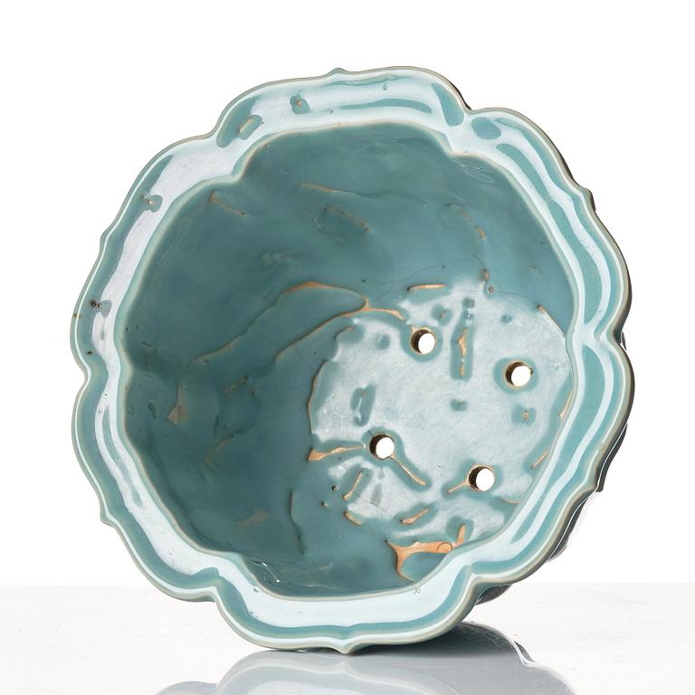 A lavender blue jun glazed jar, Ming dynasty (1368-1644).