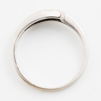 Ringar, 2 stycken, 18K vitguld med diamanter och smaragder.