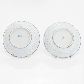 A set of six porcelain bowls and twelve plates, China, early 20th century.