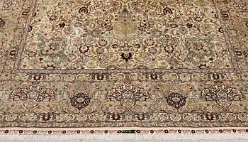 Matta, orientalisk, silke, ca 280 x 184 cm.