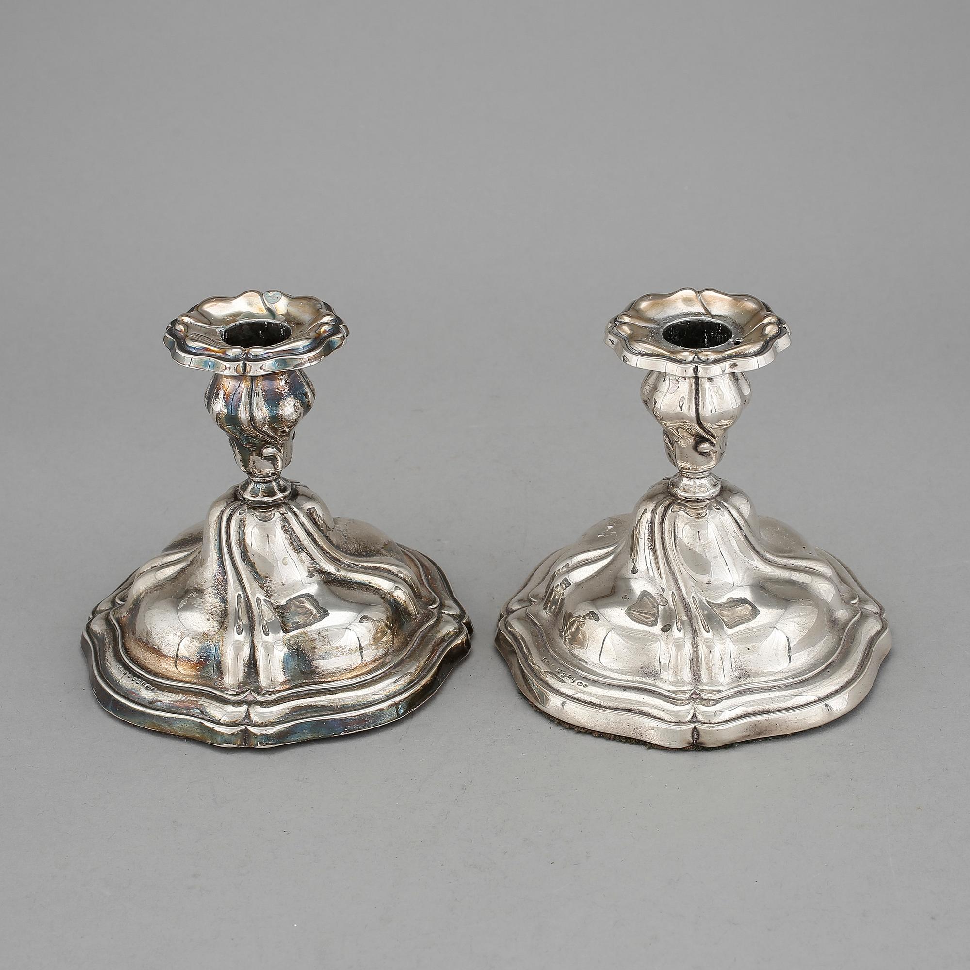 LJUSSTAKAR, ett par, silver, svenska importstämplar, 1900-talets mitt.