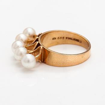 Elis Kauppi, Ring, 14K guld och odlade pärlor. Kupittaan kulta, Åbo.