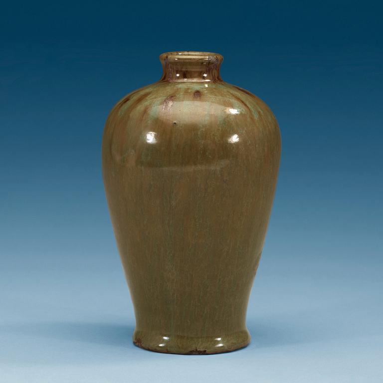 A green jun glazed vase, 18th Century or older.