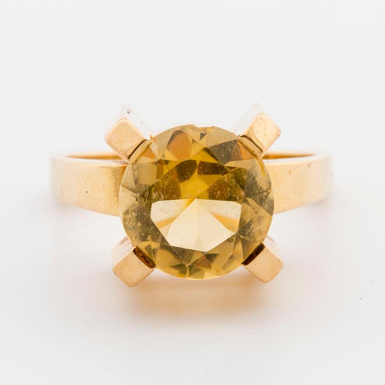 RING, 18K guld med citrin, 1965.