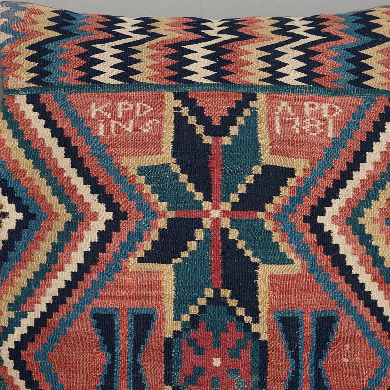 ÅKDYNA (agedyna). Rölakan. 48 x 109 cm. Skytts/Oxie härad. Signerad och daterad KPD INS APD 1781.