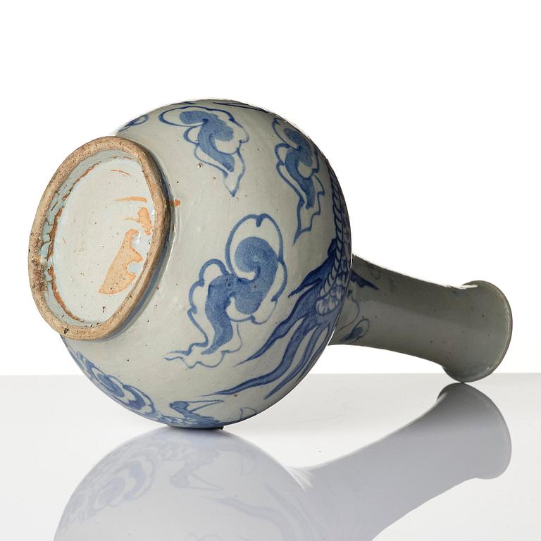 Vas, porslin. Korea, Joseon, 1800-tal.