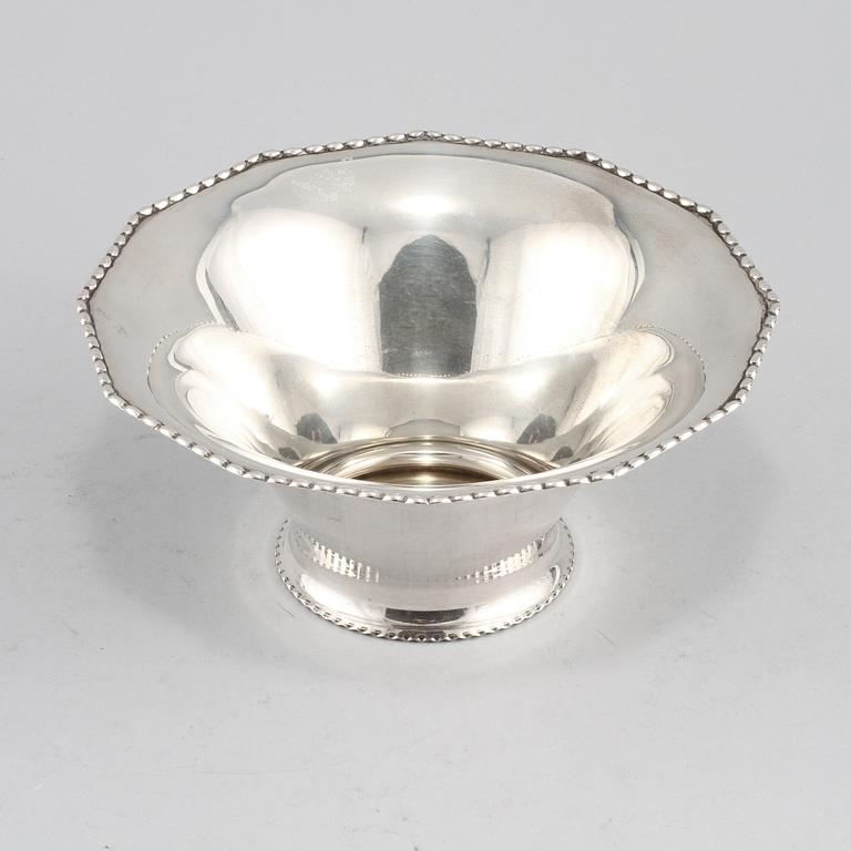 SKÅL, silver, Axel Larsson, Helsingborg, 1932. Vikt 185 g.