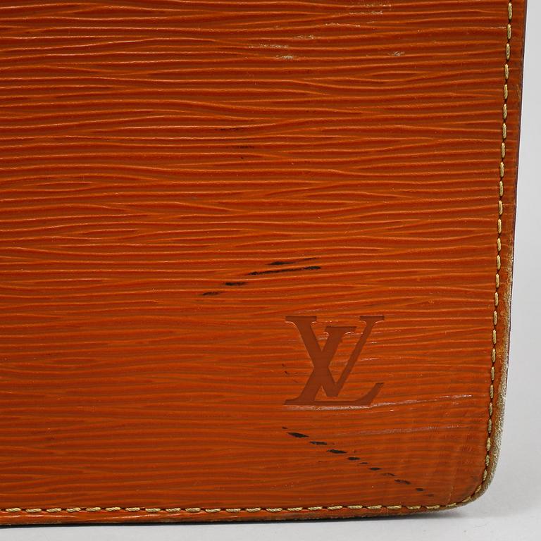 PORTFÖLJ, "Serviette conseiller ambassadeure Epi", Louis Vuitton, Paris, Frankrike.