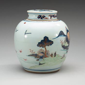 A imari-verte jar with cover, Qing dynasty, Kangxi (1662-1722).