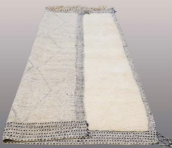MATTA, Marocko, ca 296 x 193 cm.