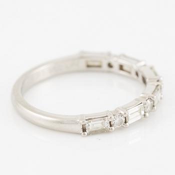 Ring platina med baguette- och runda briljantslipade diamanter, Emma Engelbert.