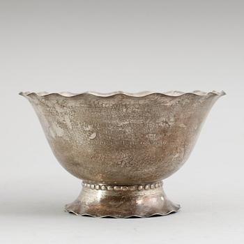 SKÅL, silver, Uppsala 1926. Vikt ca 384 gram.
