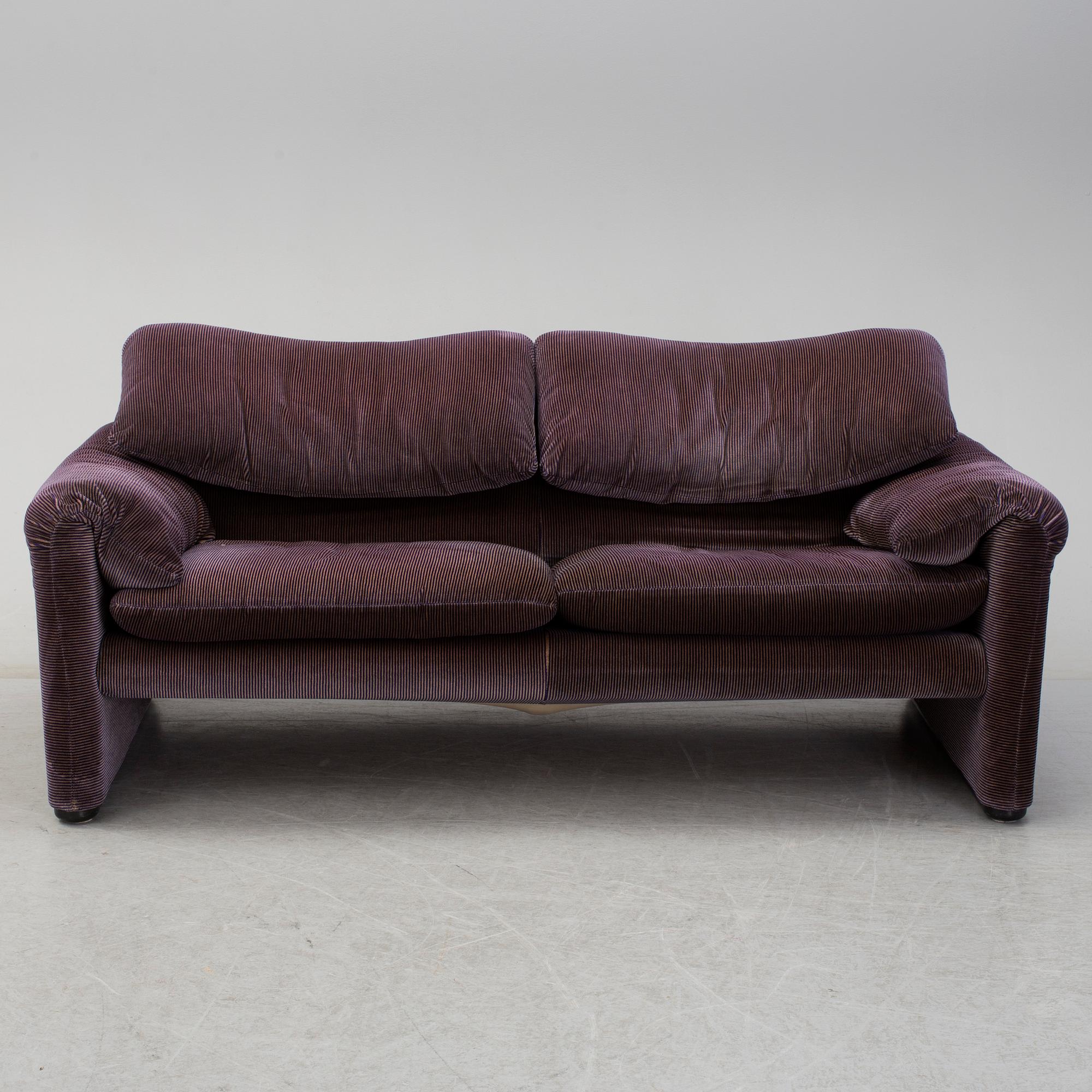 A second half of the 20th century 'Maralunga' sofa my Vico Magistretti for Cassina, Italy. designed 1973.