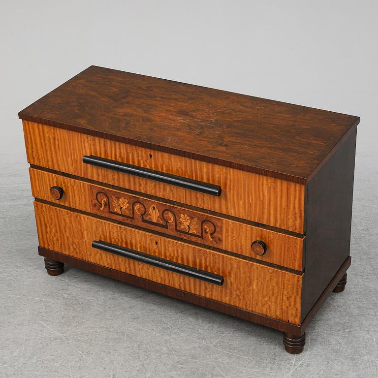 A Swedish Chest of drawers, 1920's/30's.