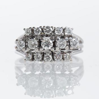 RING, 14K vitguld med briljantslipade diamanter ca 0.85 ct.