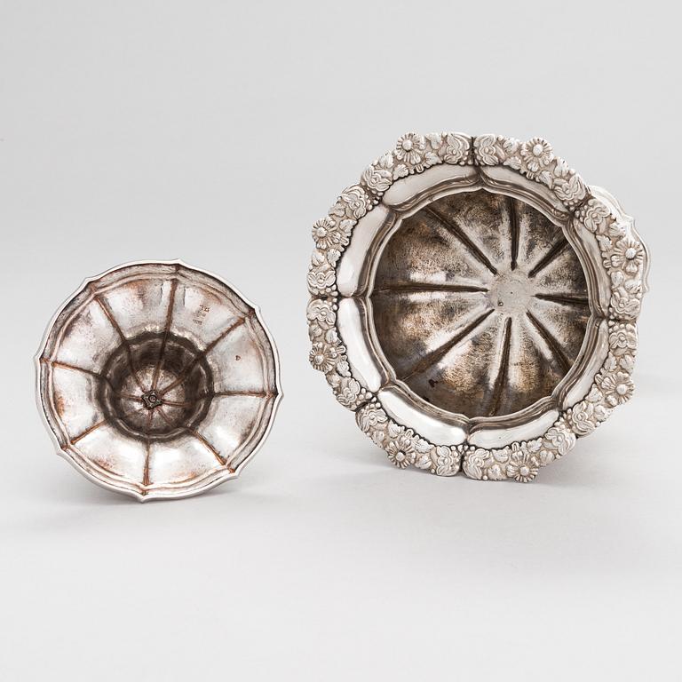 A 19th-century silver sugar bowl, maker's mark of Olof Robert Lundgren, Turku, Finland 1857.