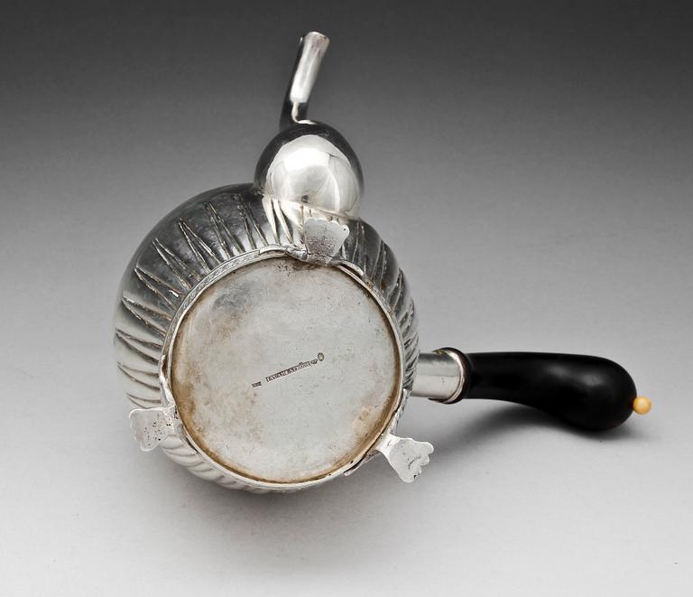 KAFFEKANNA, silver, Johan Wahlström, Jönköping 1837. Vikt ca 690 gram.