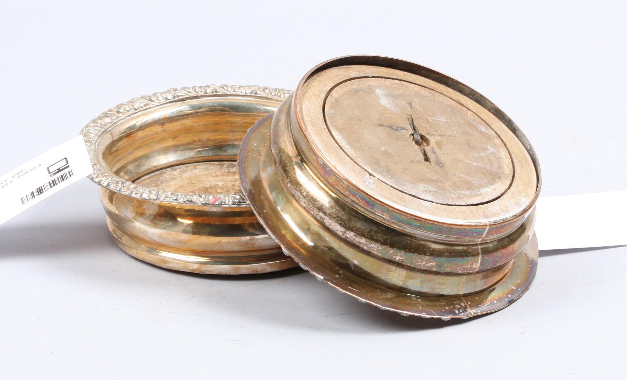 COASTERS, ett par, nysilver, 1900-talets första hälft.