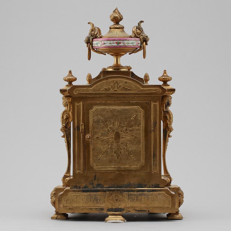 BORDSPENDYL, ny-Louis XVI-stil, 1900-tal.
