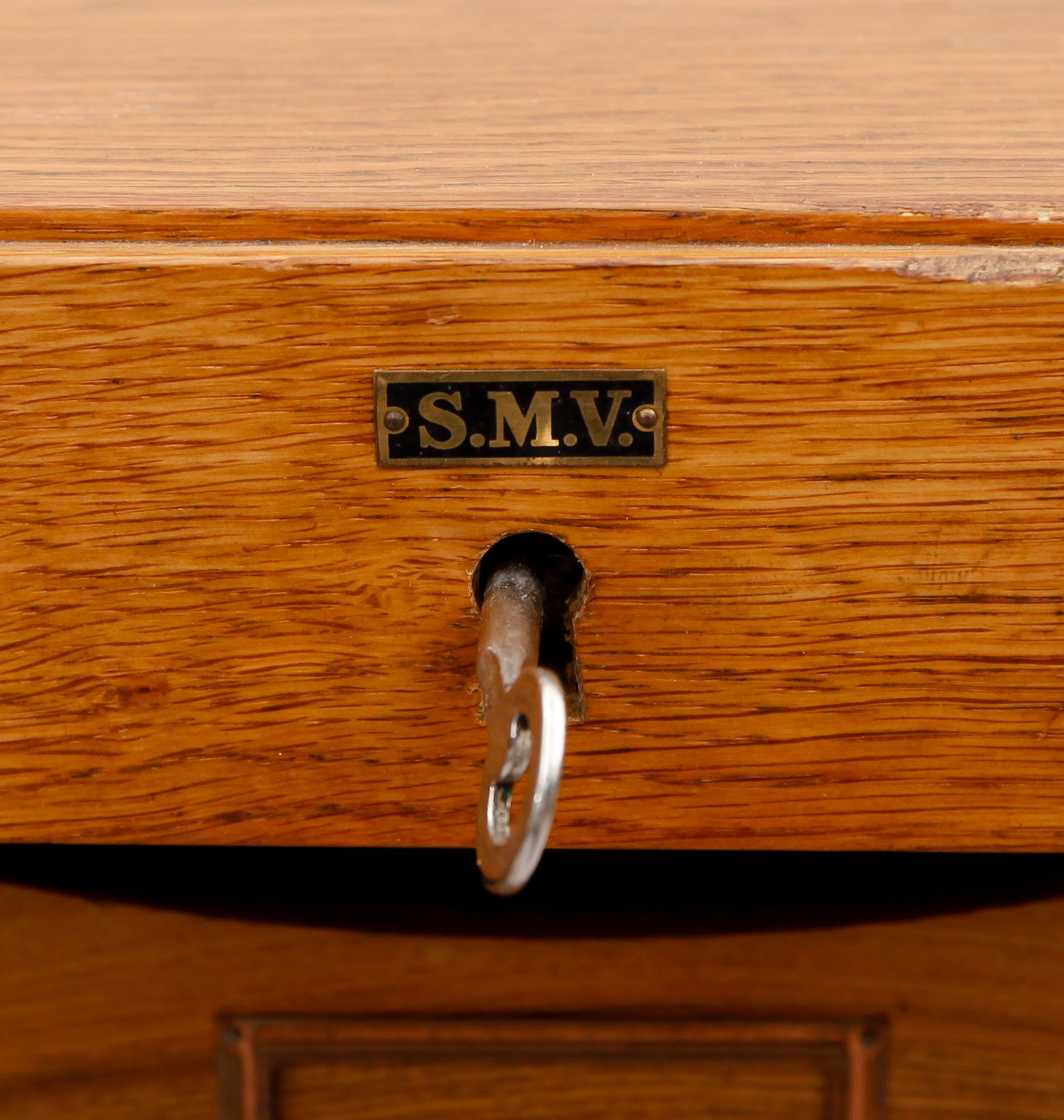 JALUSISKÅP, 1900-talets mitt.