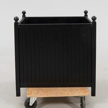 Ytterfoder/planteringslåda "Versaille" Vansta trädgårdar 2000-tal.