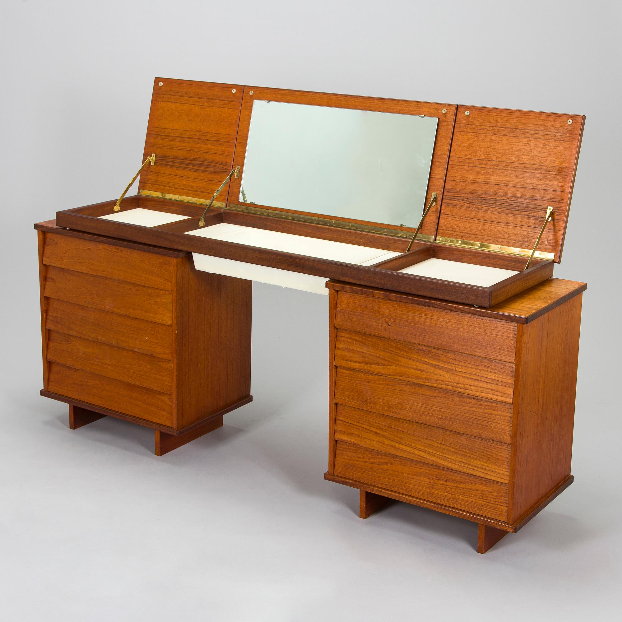 Ilmari Tapiovaara, a 1960's dressing table/sideboard, model 1503, for Asko.