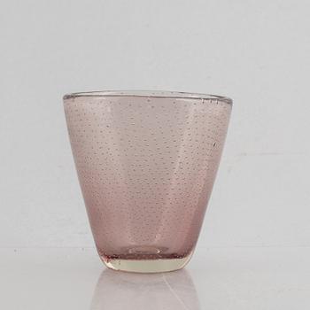 Gunnel Nyman, a glass vase, Nuutajärvi, Finland 1948.
