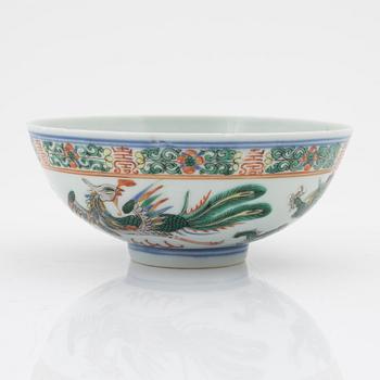 A Chinese porcelain bowl, 20th century.