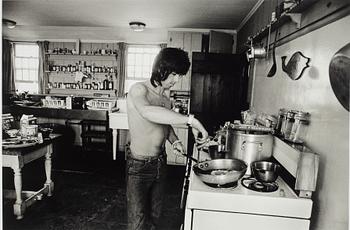 Ken Regan, "Keith Richards making breakfast, Montauk, NY", 1975.