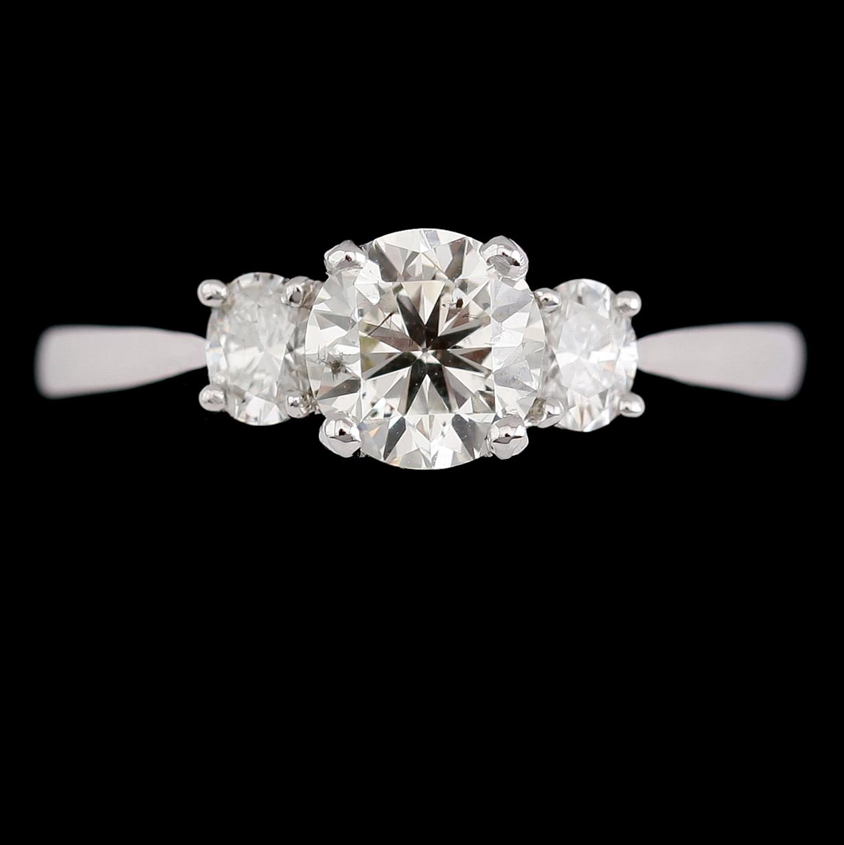 RING, 18 k vitguld, 3 briljantslipade diamanter tot ca 1.30 ct.