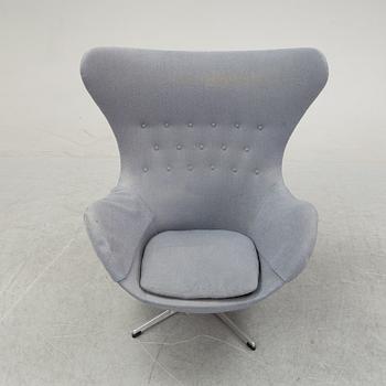 An 'Egg Chair' by Arne Jacobsen for Fritz Hansen, designed 1958.