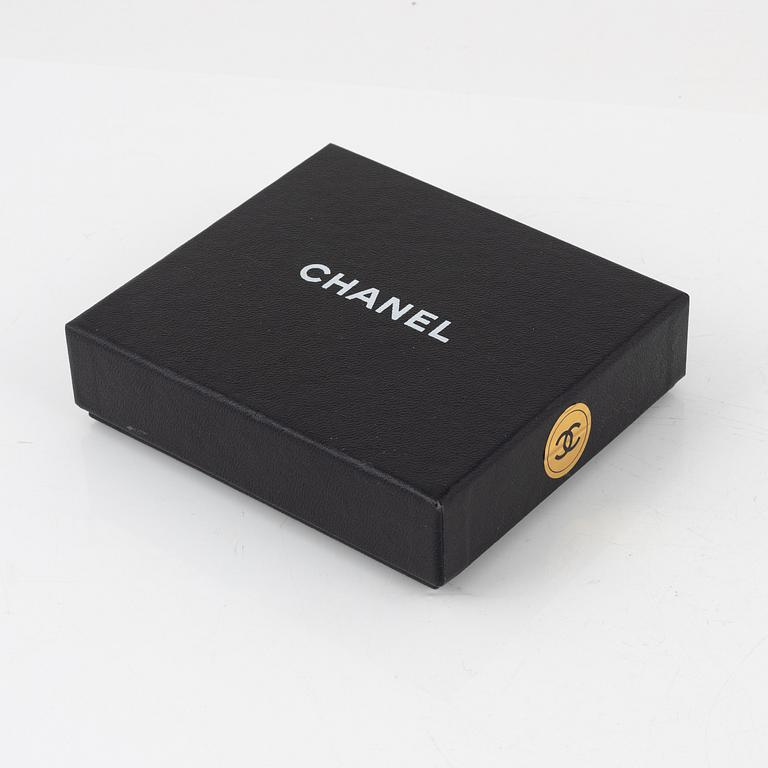 Chanel, wallet.