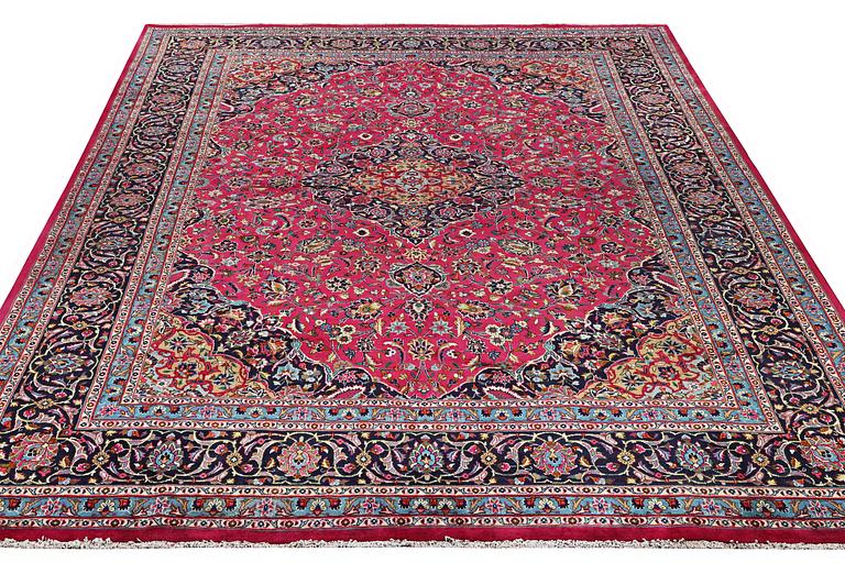 A carpet, Kashan, ca 390 x 300 cm.