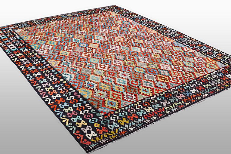 A Kelim carpet, c. 398 x 311 cm.