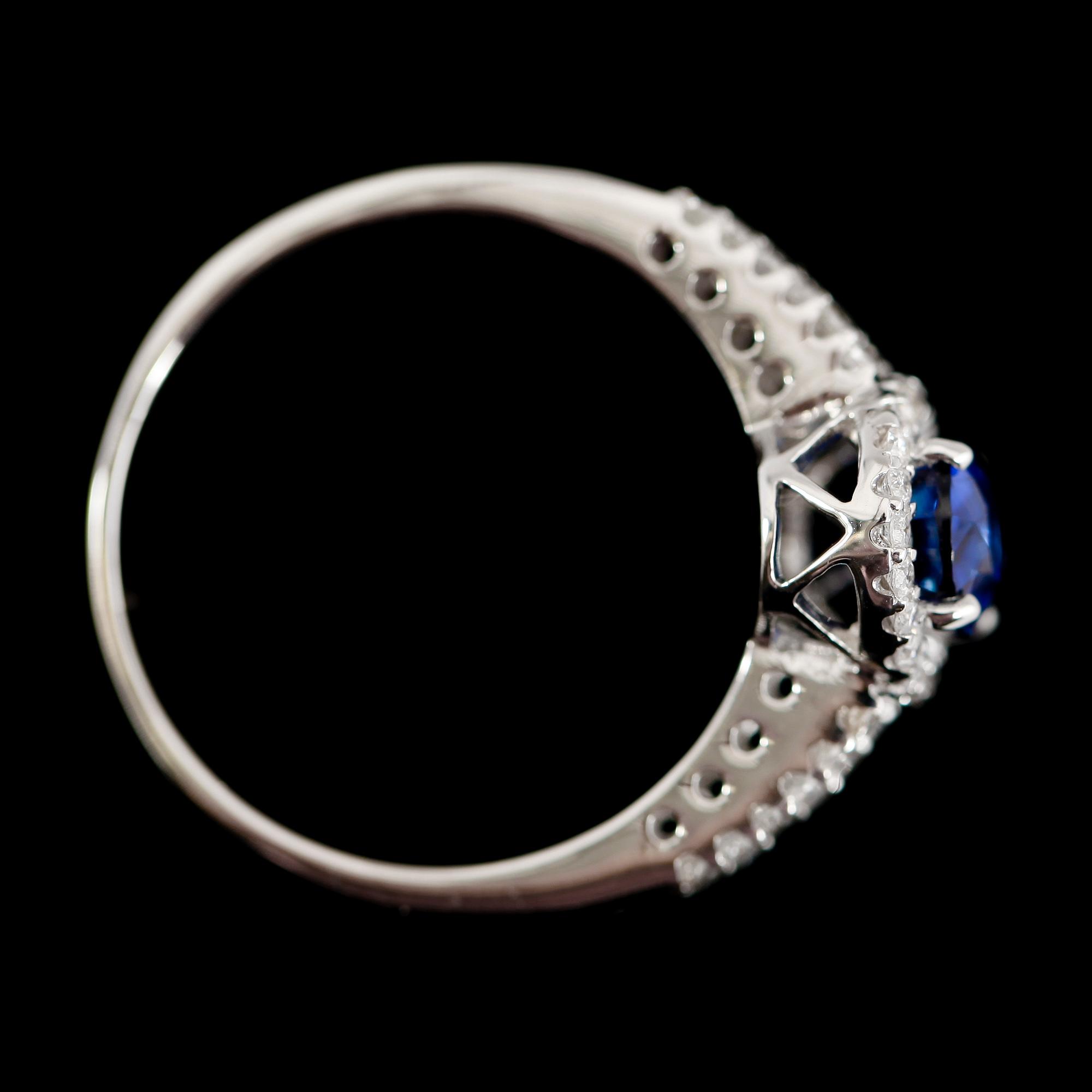 RING, 18 k vitguld, safir 1.19 ct, diamanter tot 0.35 ct.